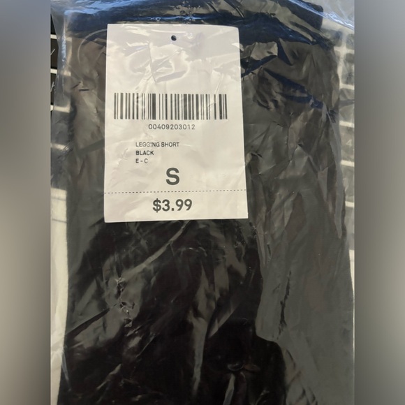 NWT Forever 21 Women’s Biker Shorts Black Various Sizes - Picture 4 of 6